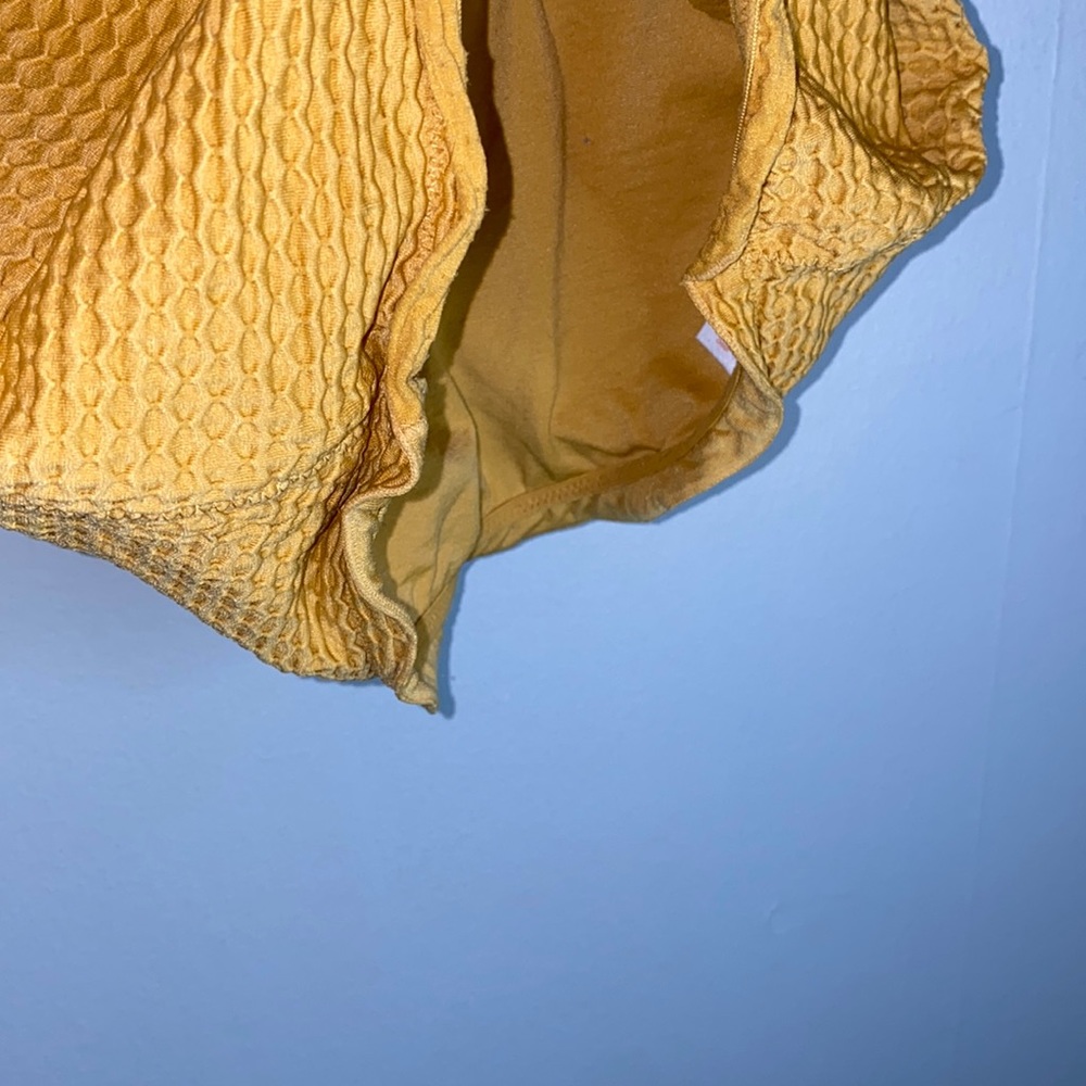 🪼The softest Yellow honeycomb bralette/ top! - Picture 8 of 8